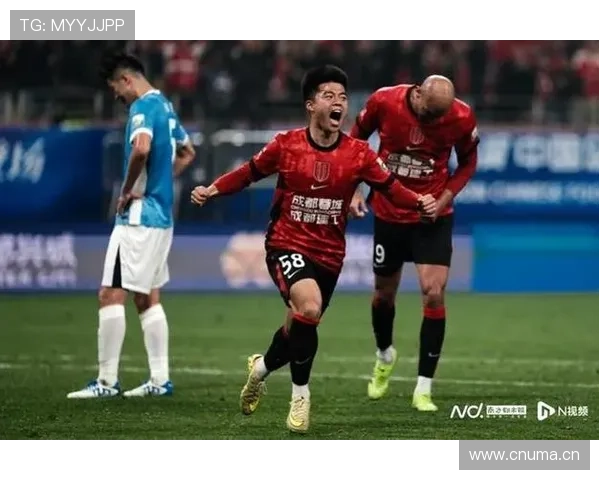 姜至鹏肘击染红引热议 处罚是否过严